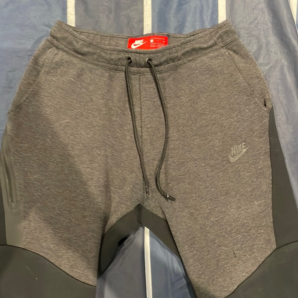Nike tech fleece joggers, two tone, size small